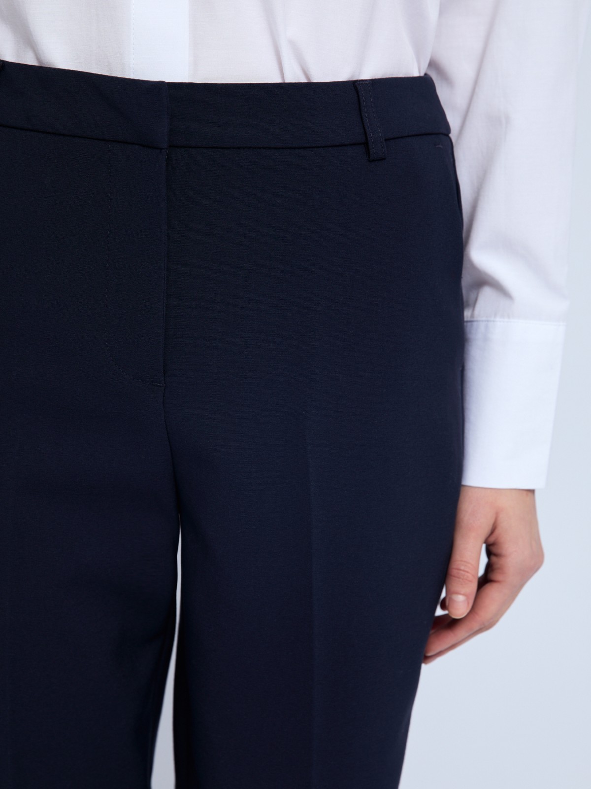 Офисные брюки силуэта Slim со стрелками