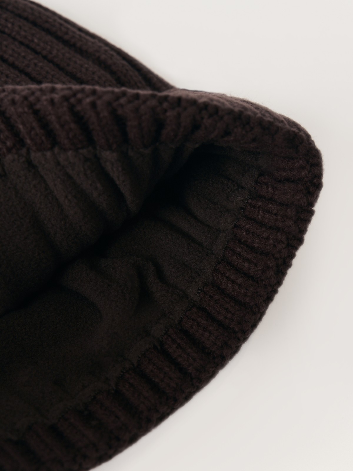 Вязаная шапка-бини с флисом