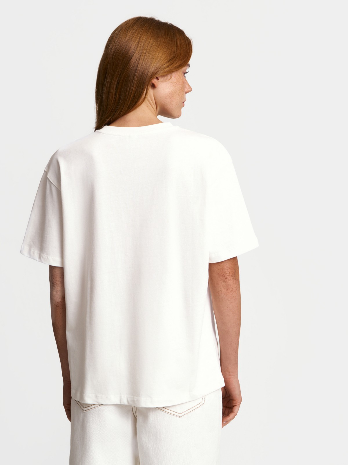 Футболка с декором