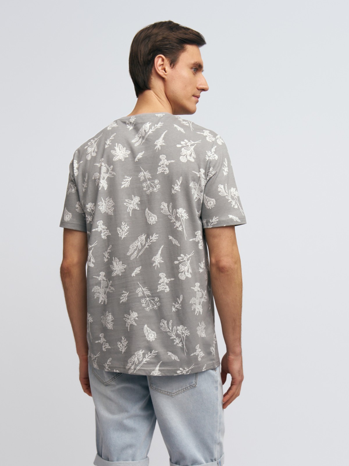 Футболка из хлопка с растительным принтом