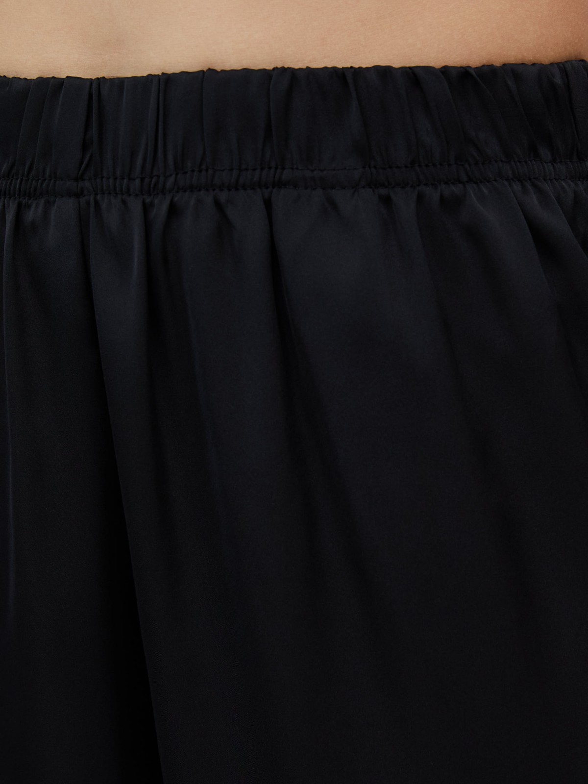 Прямые брюки на резинке