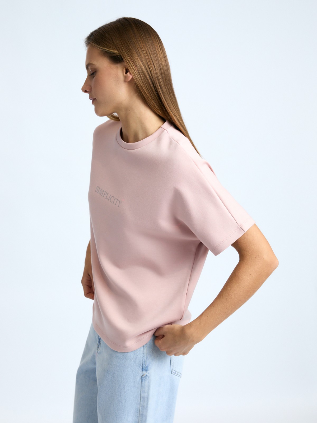 Блузка-футболка из неопрена с принтом-надписью