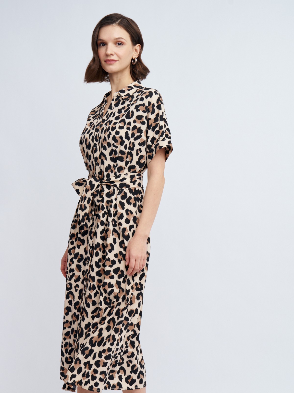 Платье-рубашка с акцентными короткими рукавами