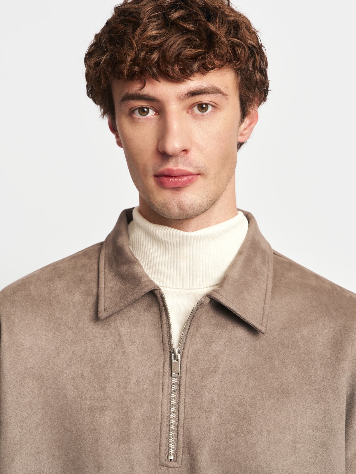 Свитшот из экозамши на молнии