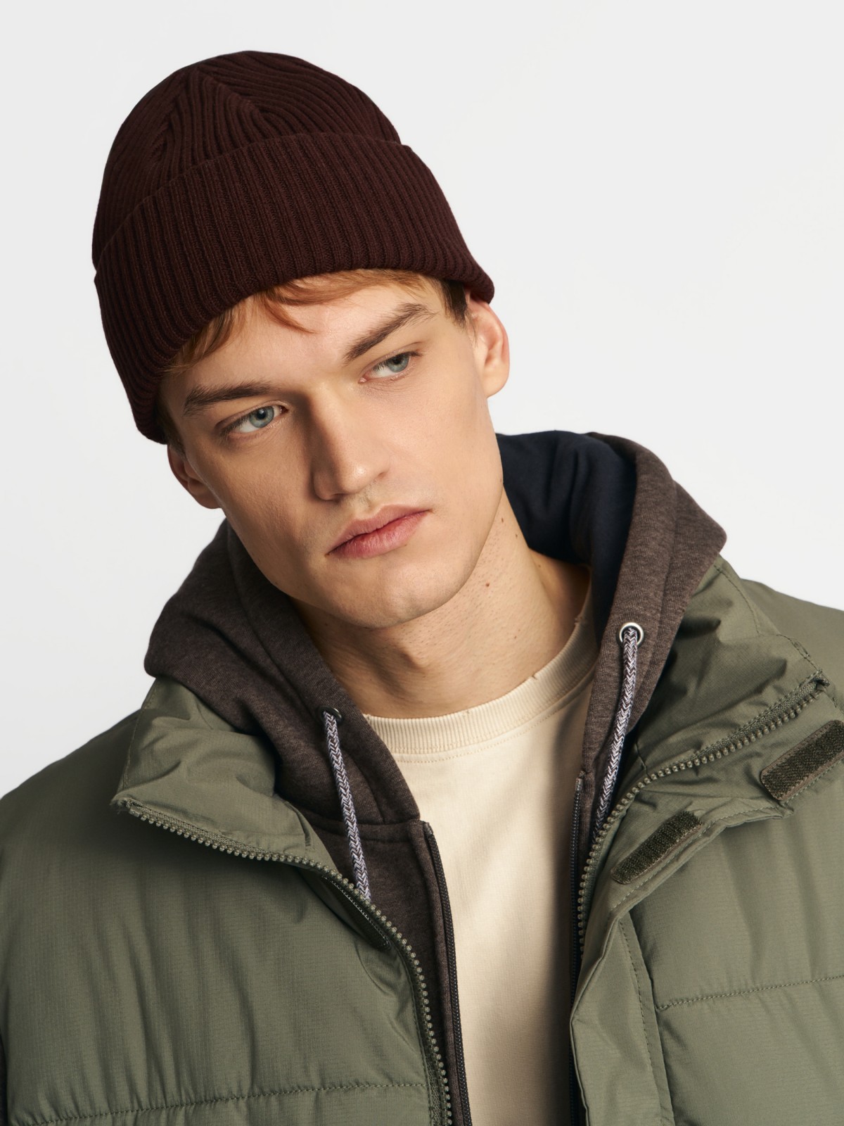 Вязаная шапка-бини