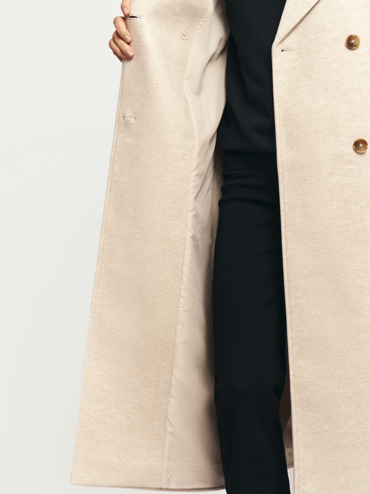 Тёплое двубортное пальто с поясом