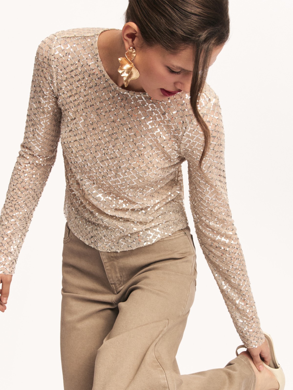 Блузка-лонгслив с пайетками