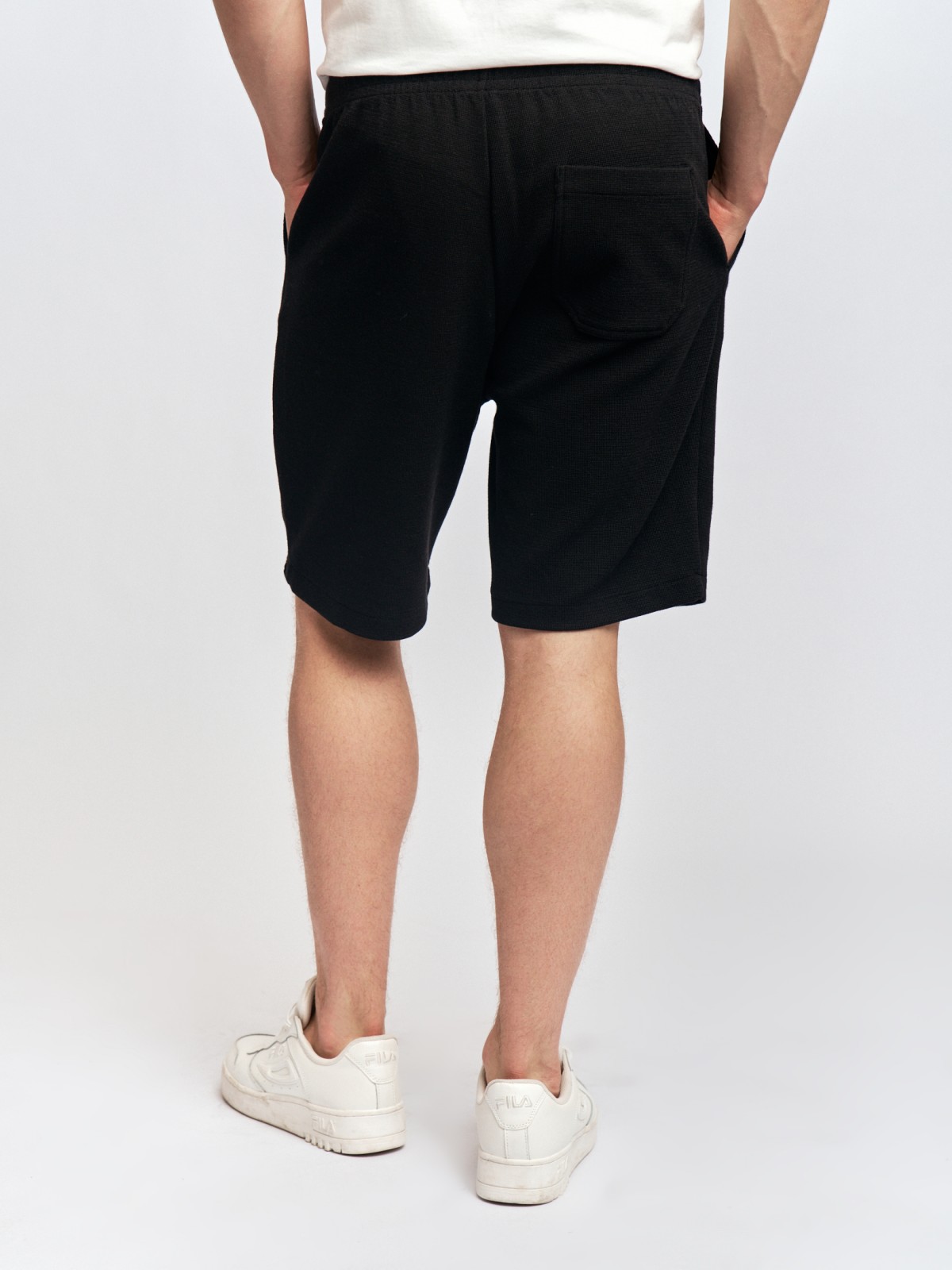 Трикотажные шорты на резинке