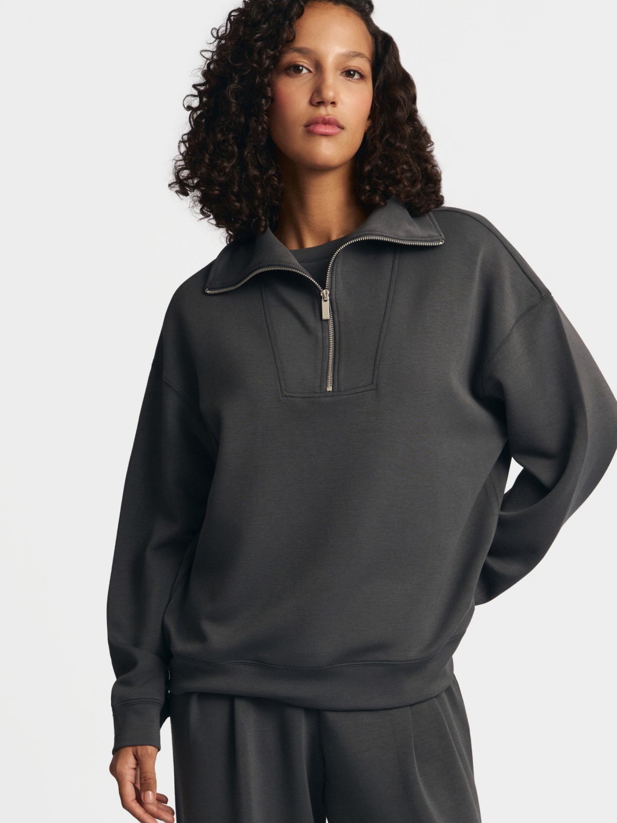 Свитшот с воротником-стойкой на молнии