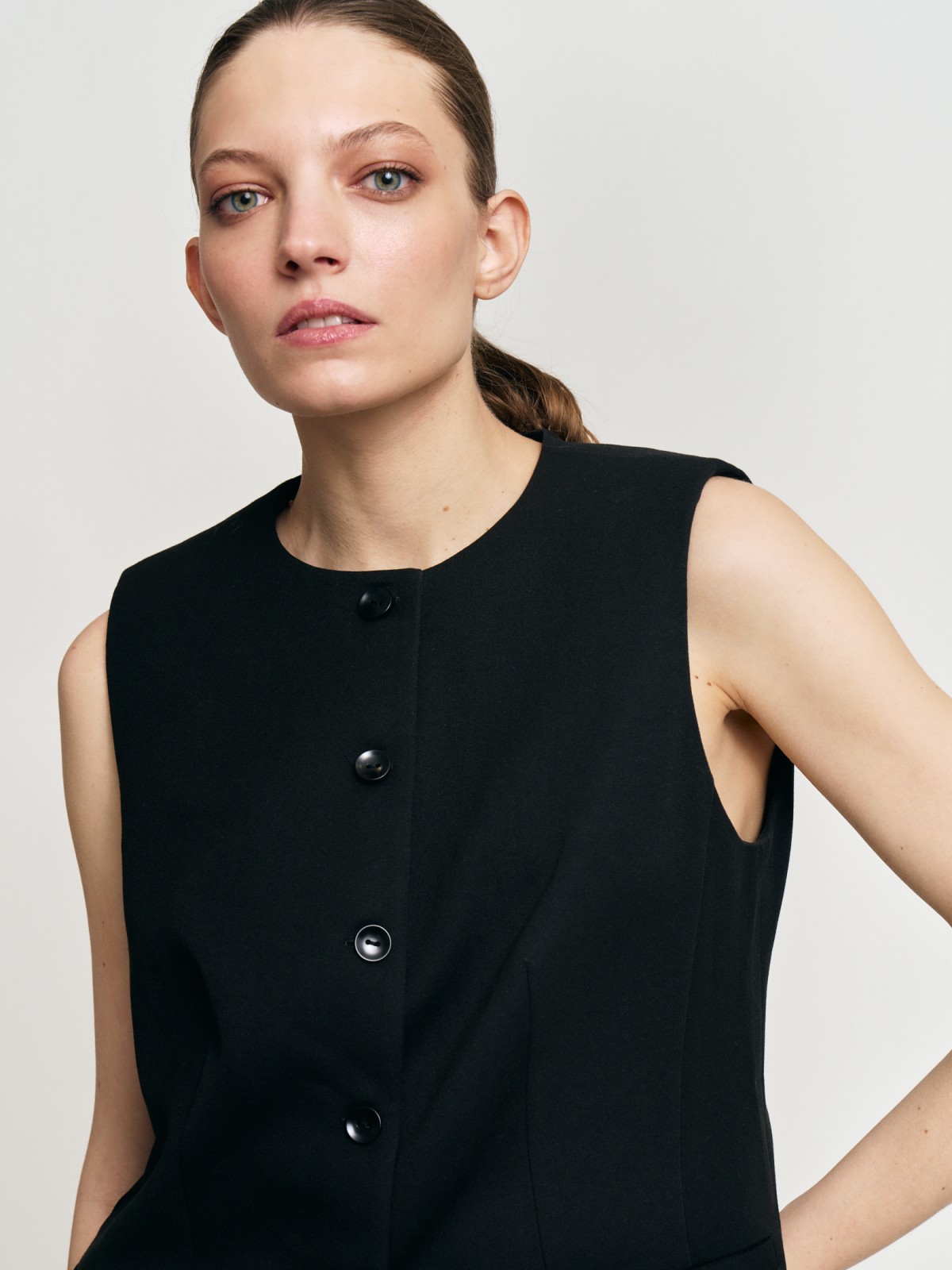 Классический жилет на пуговицах