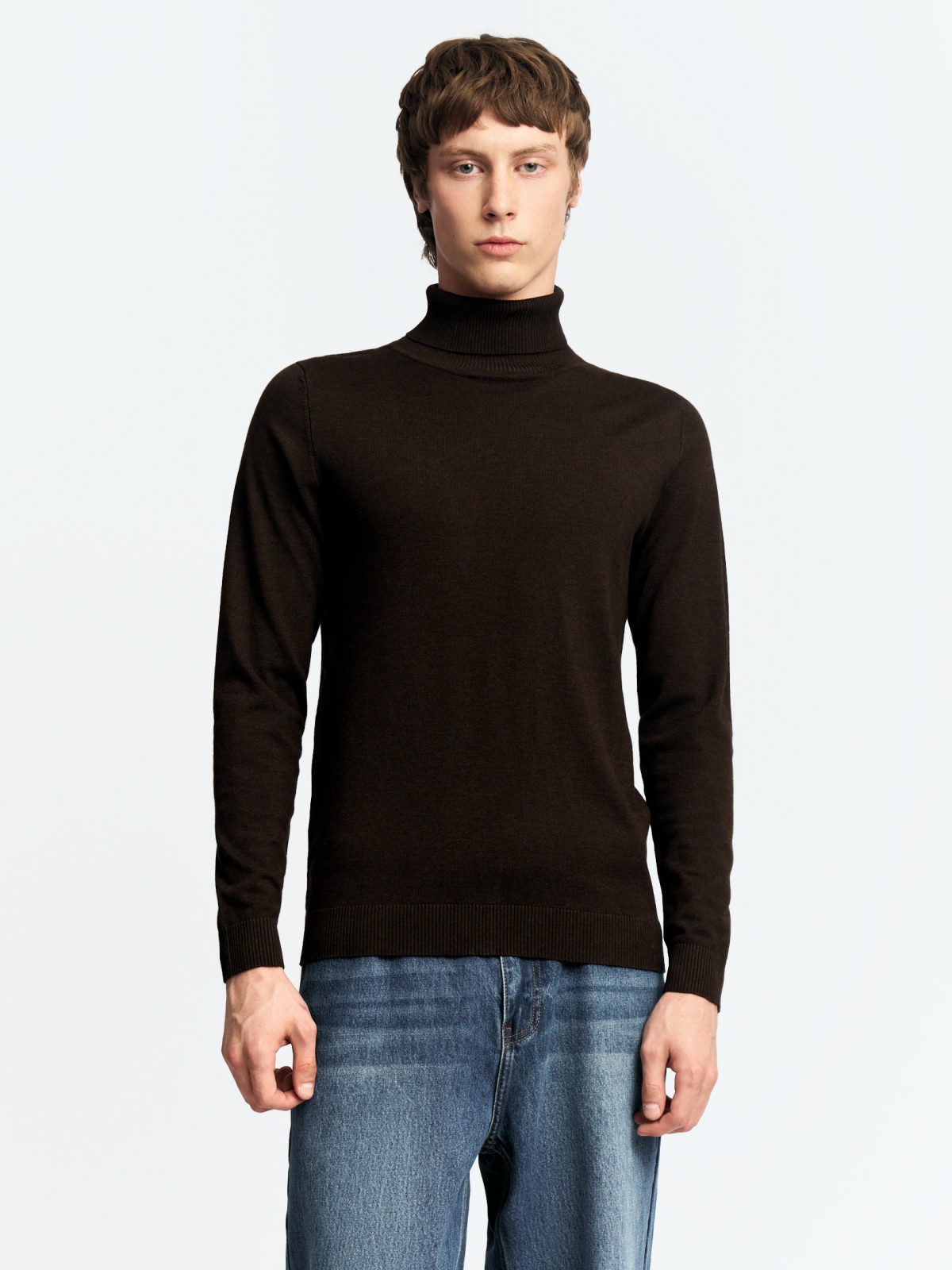 Тонкая трикотажная водолазка с горлом