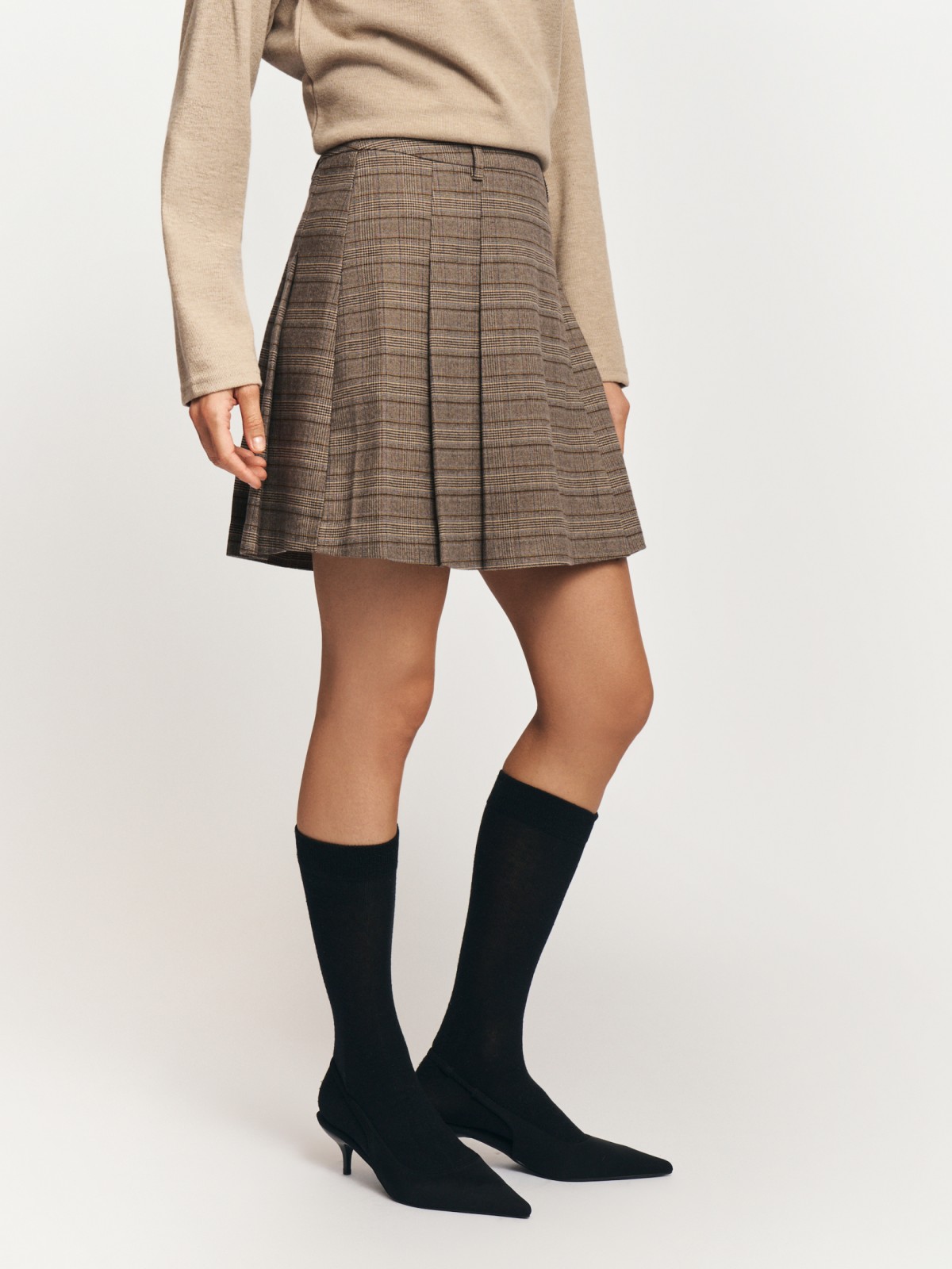 Юбка мини фасона скейтер в складку