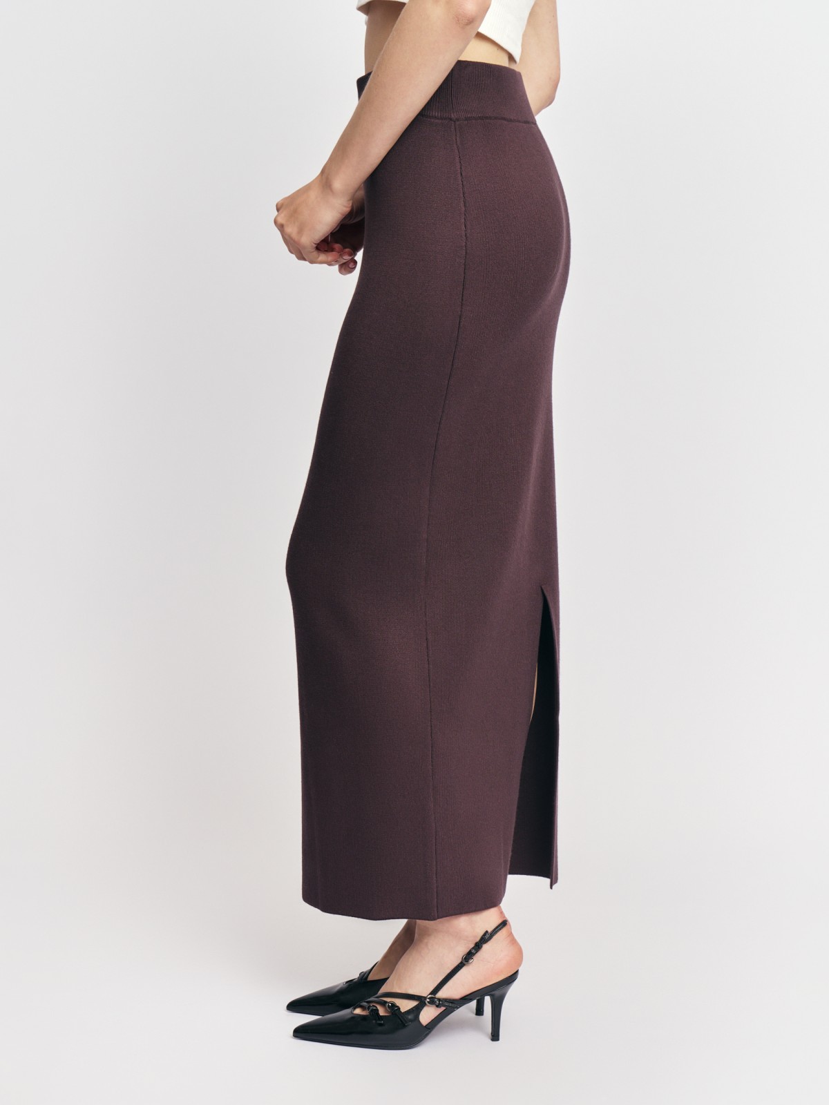 Трикотажная прямая юбка макси с разрезом