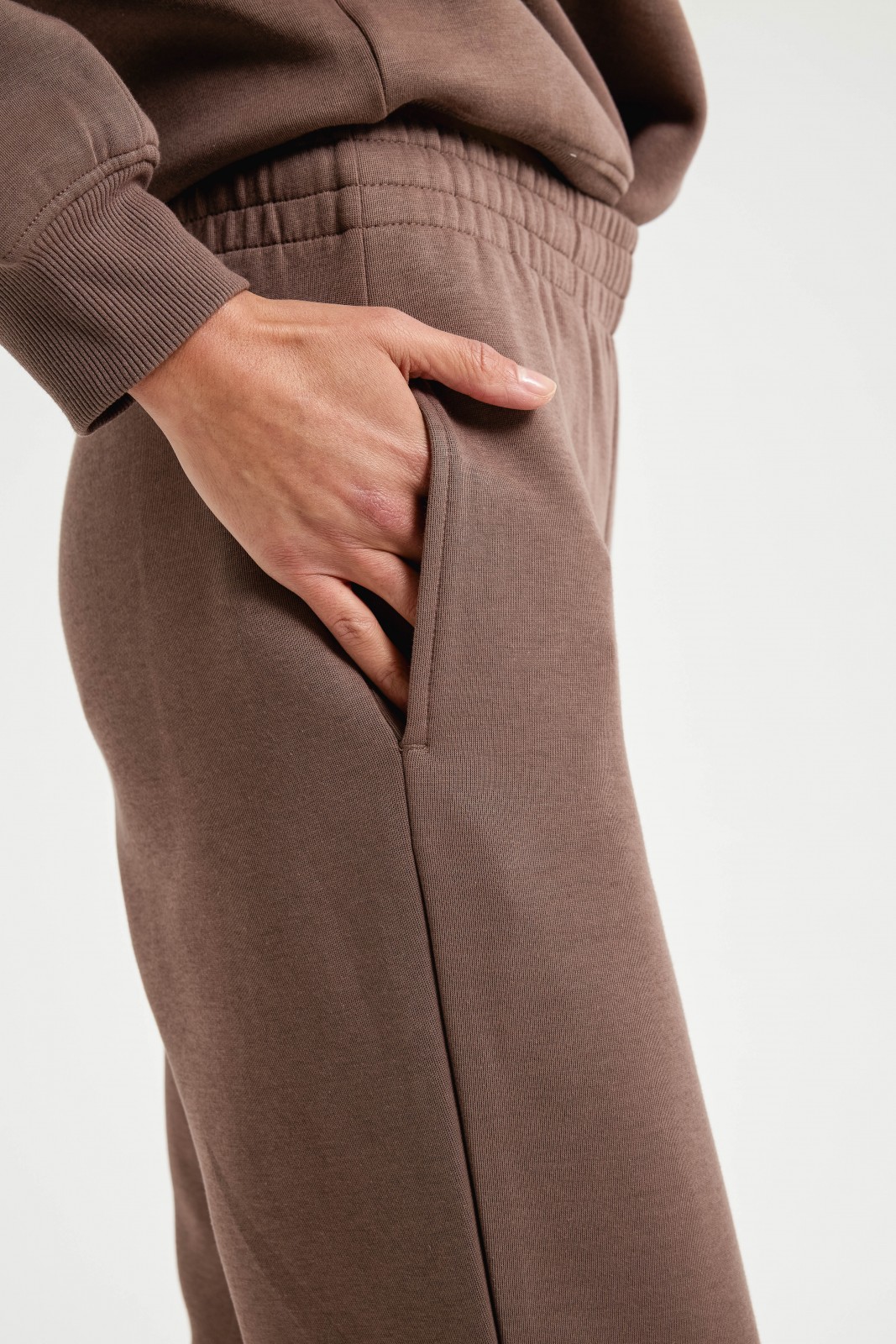 Брюки-джоггеры на резинке