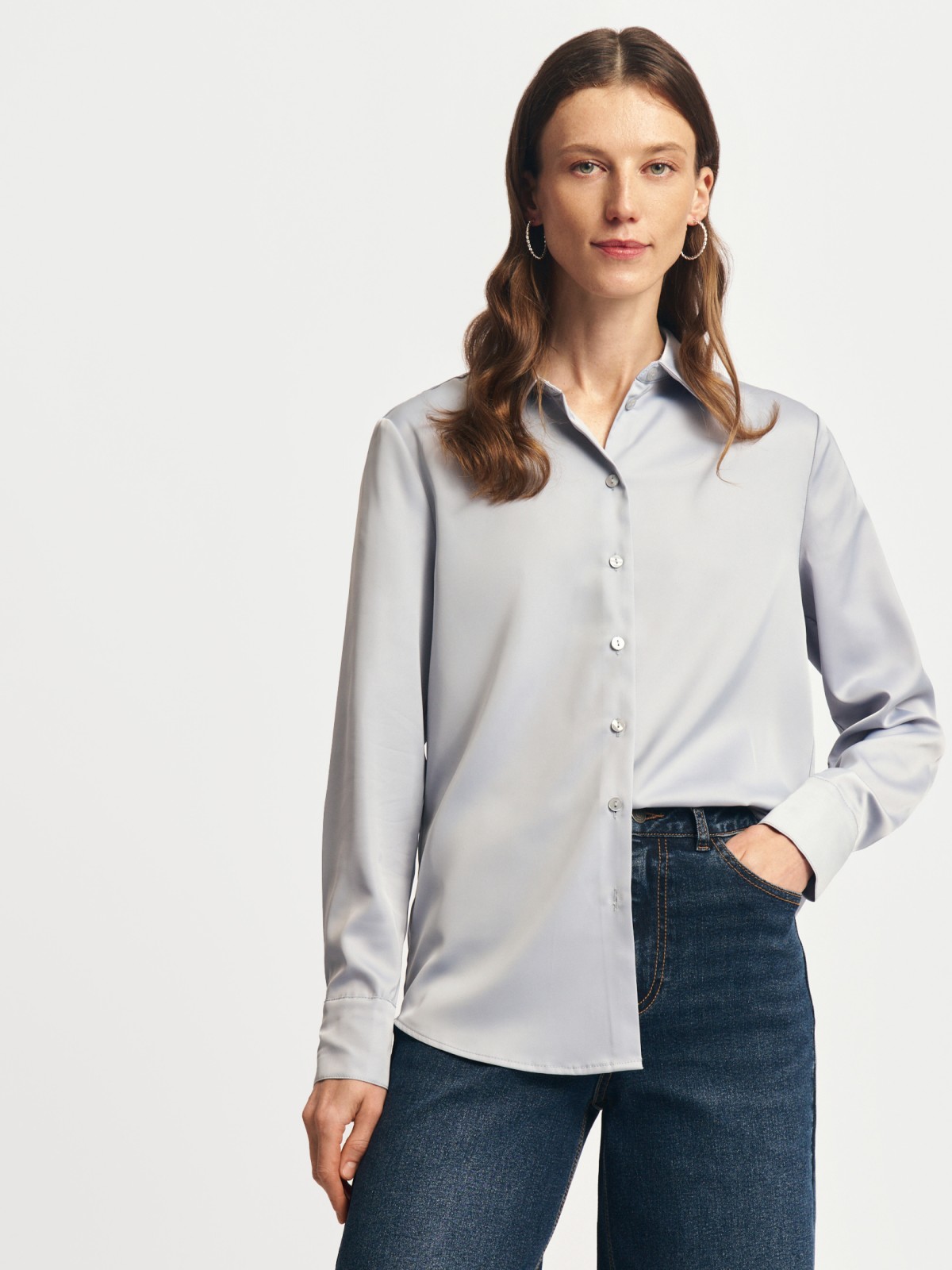 Атласная прямая рубашка с длинным рукавом