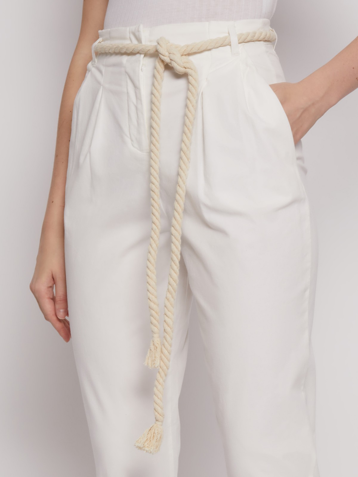 Брюки фасона Carrot с поясом