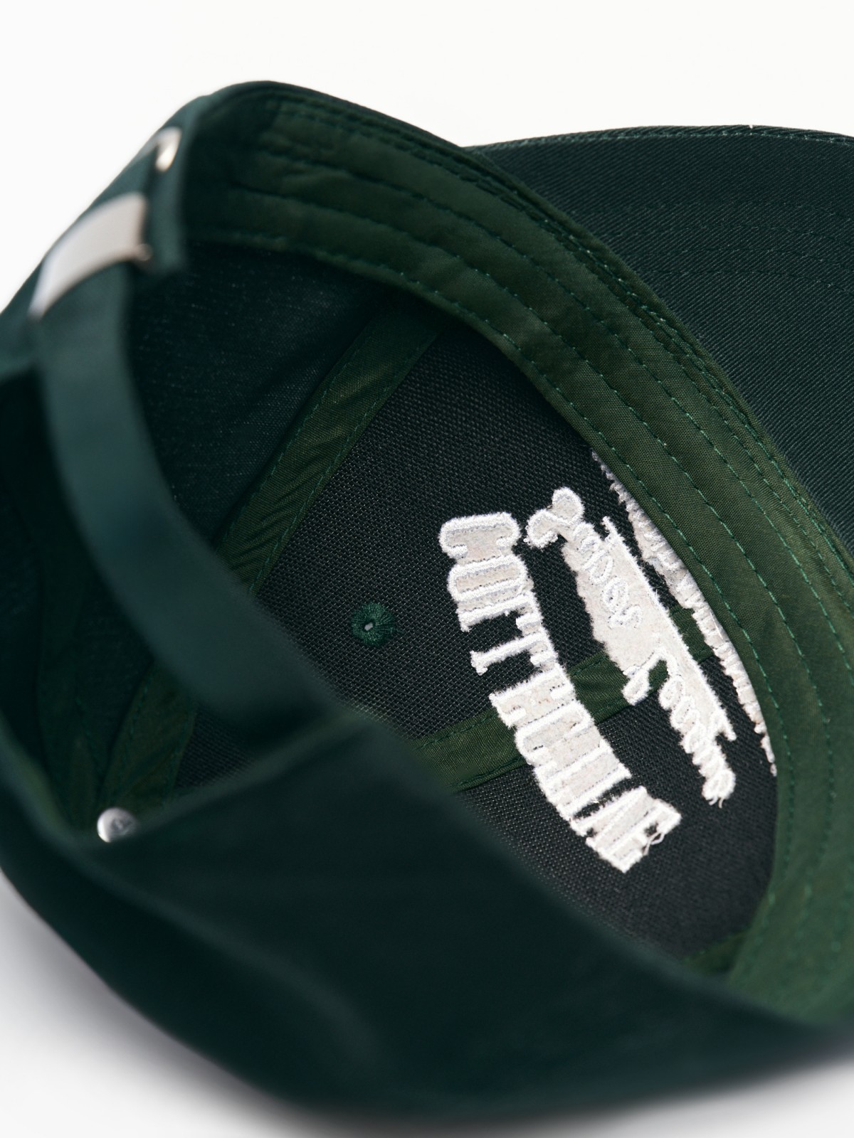 Бейсболка из хлопка с полукруглым козырьком