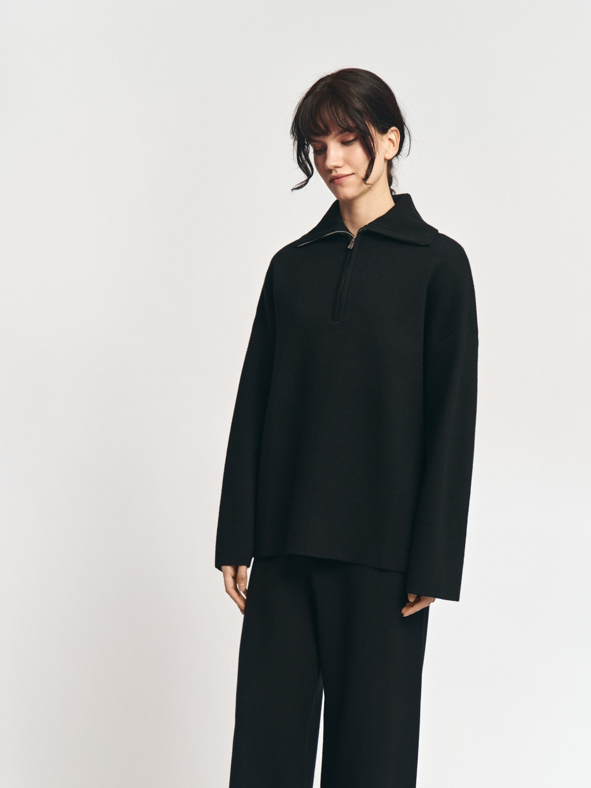 Трикотажный свитер с воротником на молнии