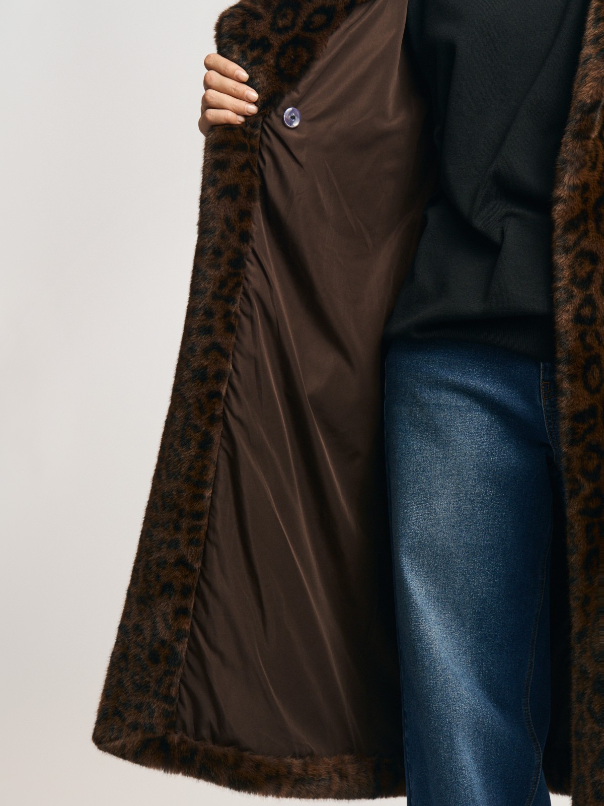 Длинное тёплое пальто-шуба из экомеха