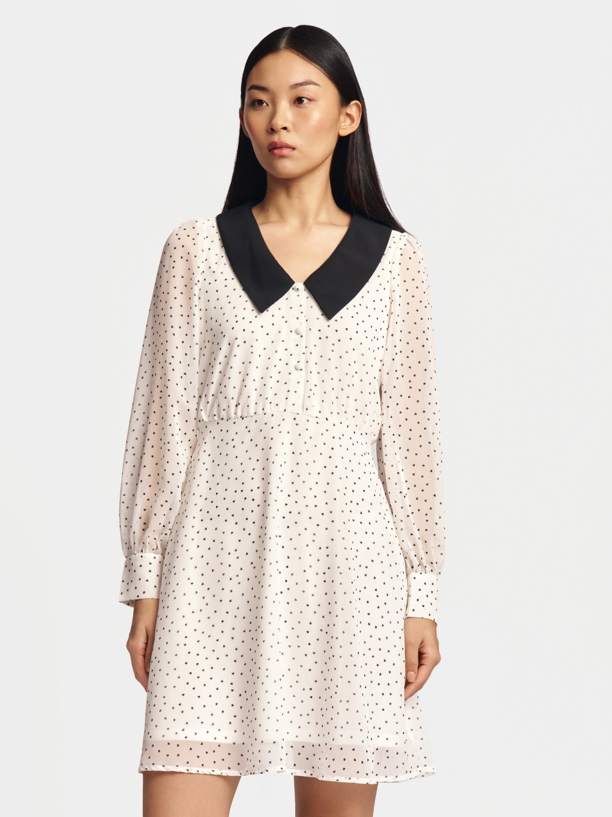 Шифоновое платье мини с акцентным воротником