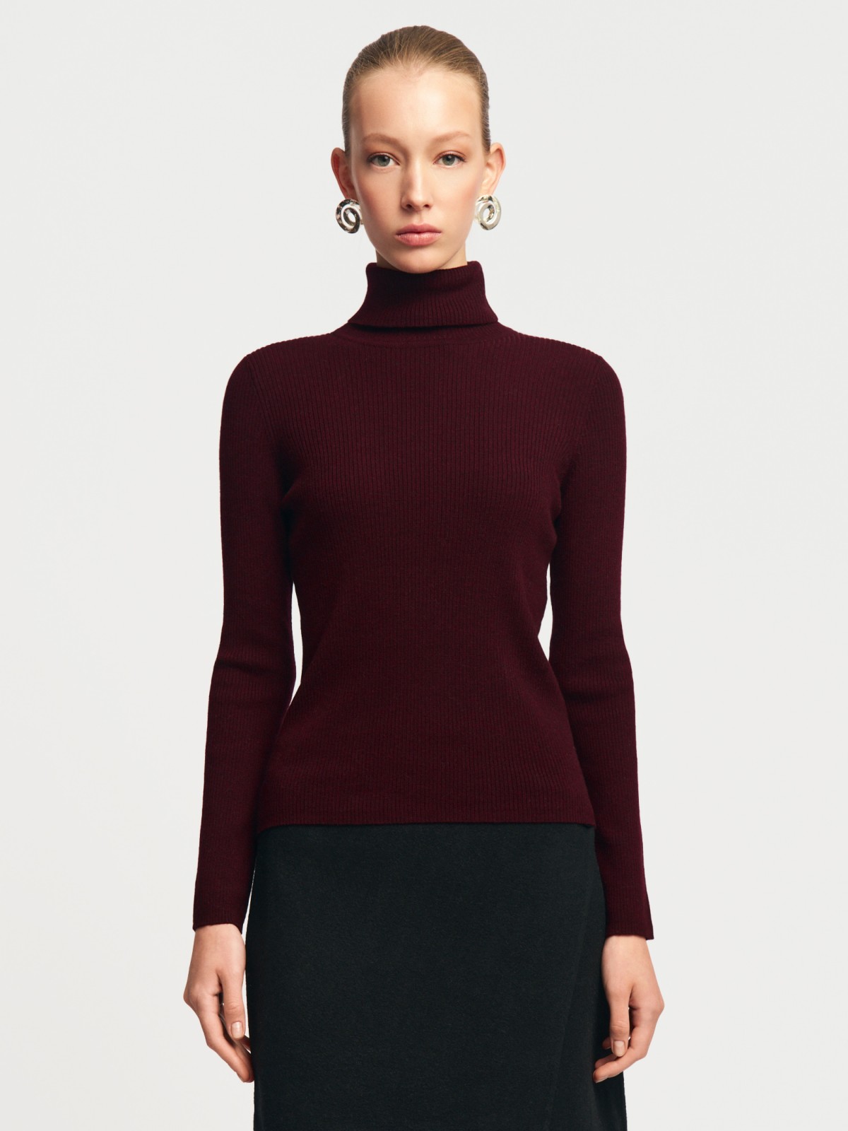 Шерстяной свитер-водолазка с горлом