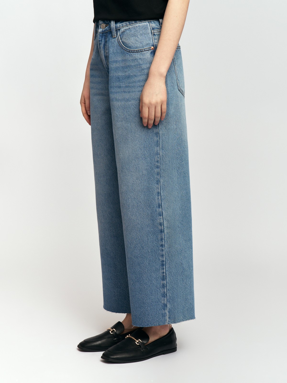 Джинсы силуэта Wide Cropped 