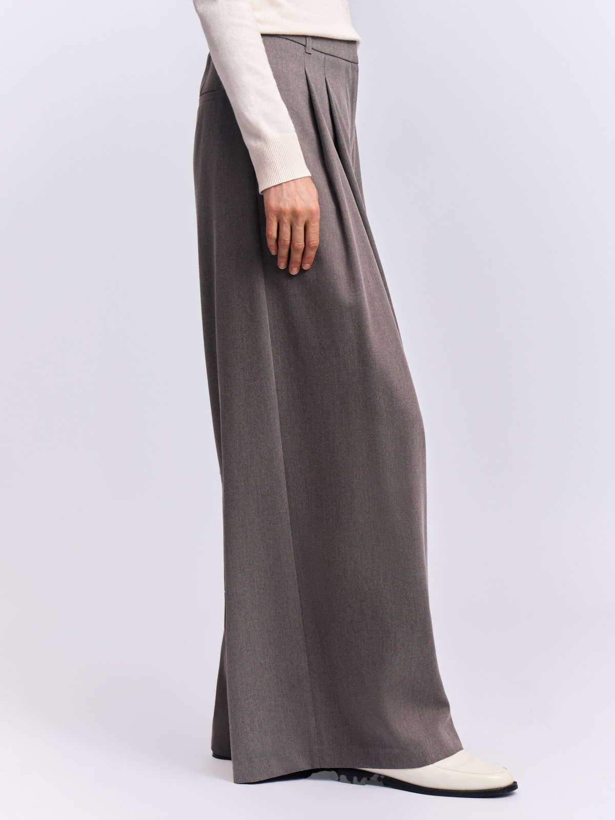 Офисные брюки палаццо с защипами