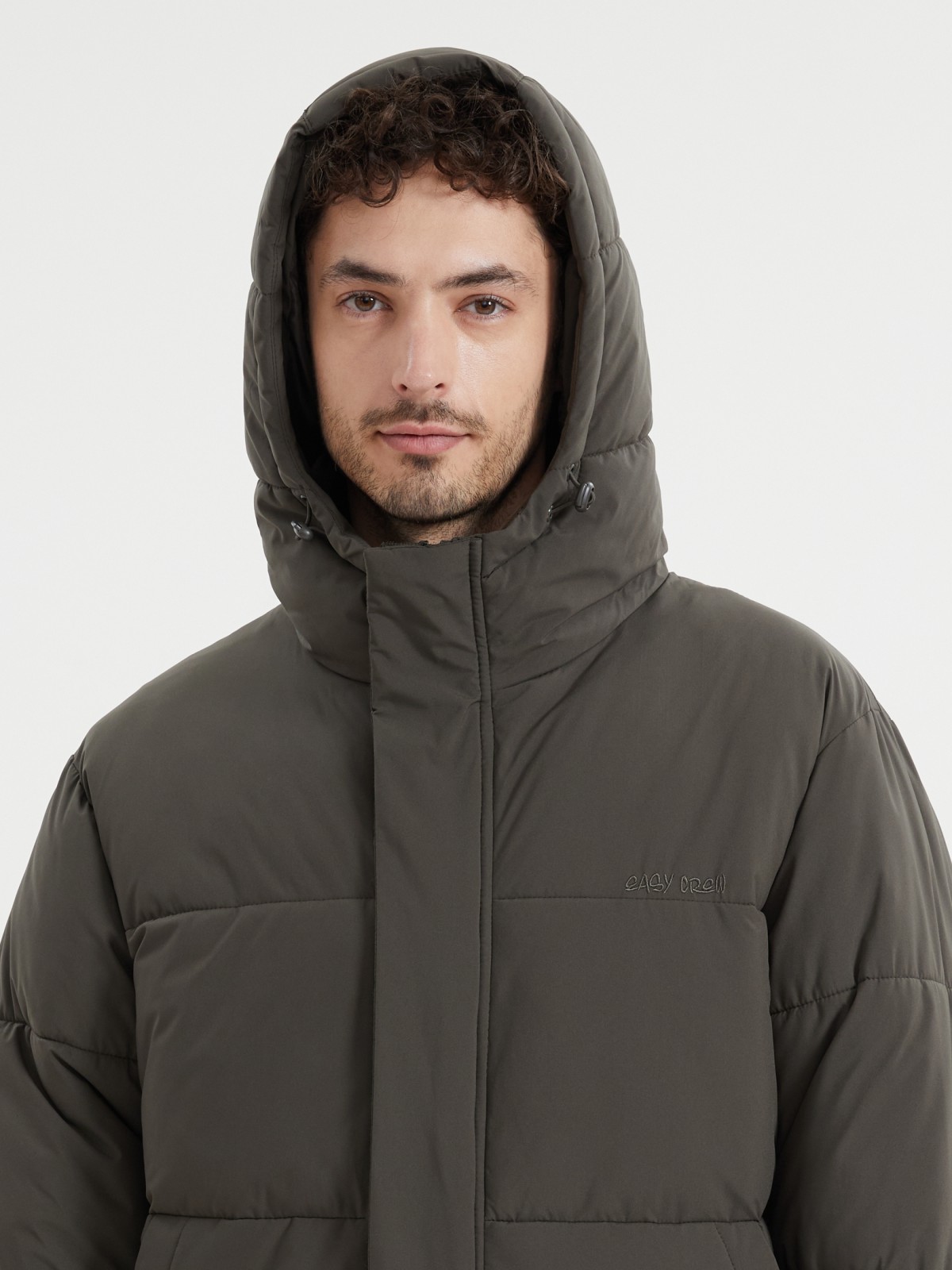 Тёплая куртка на молнии с капюшоном