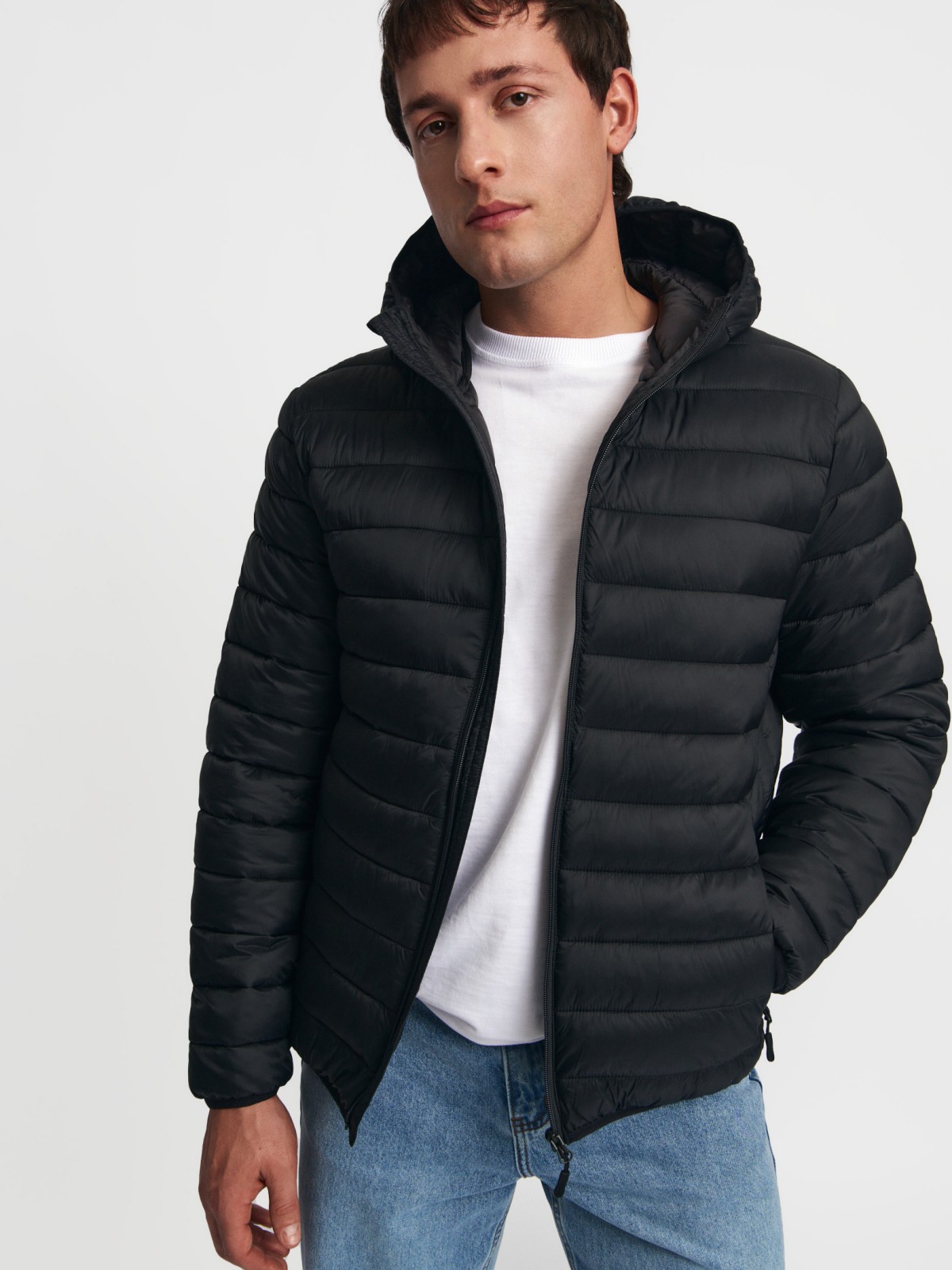Утеплённая стёганая куртка на молнии с капюшоном