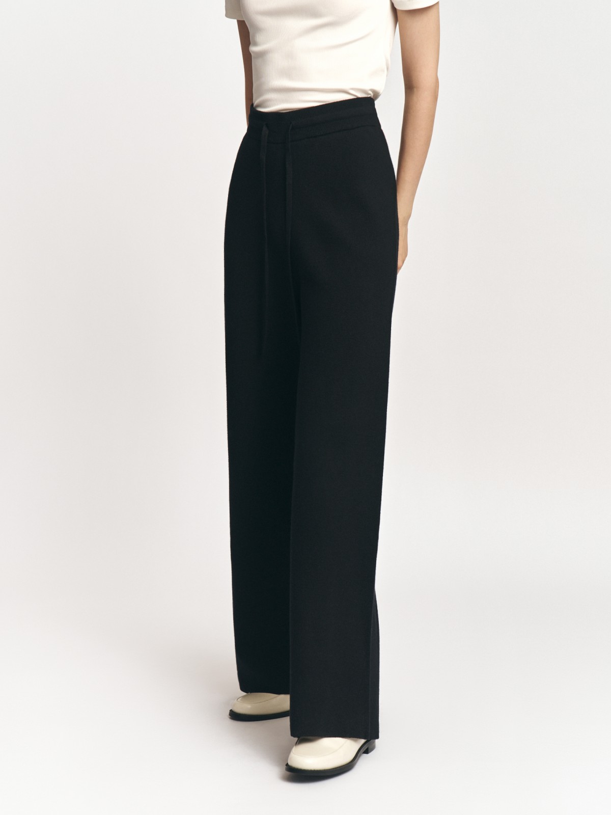 Трикотажные брюки на резинке