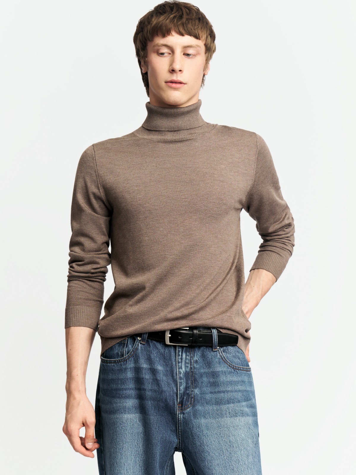 Тонкая трикотажная водолазка с горлом