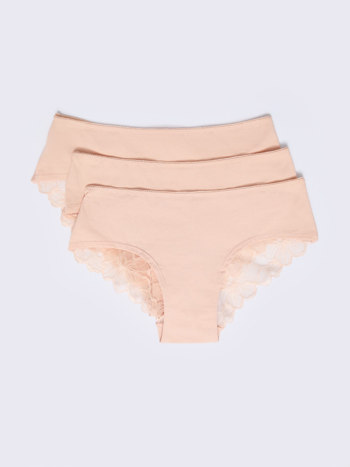 Набор трусов с кружевом (3 шт. в комплекте)