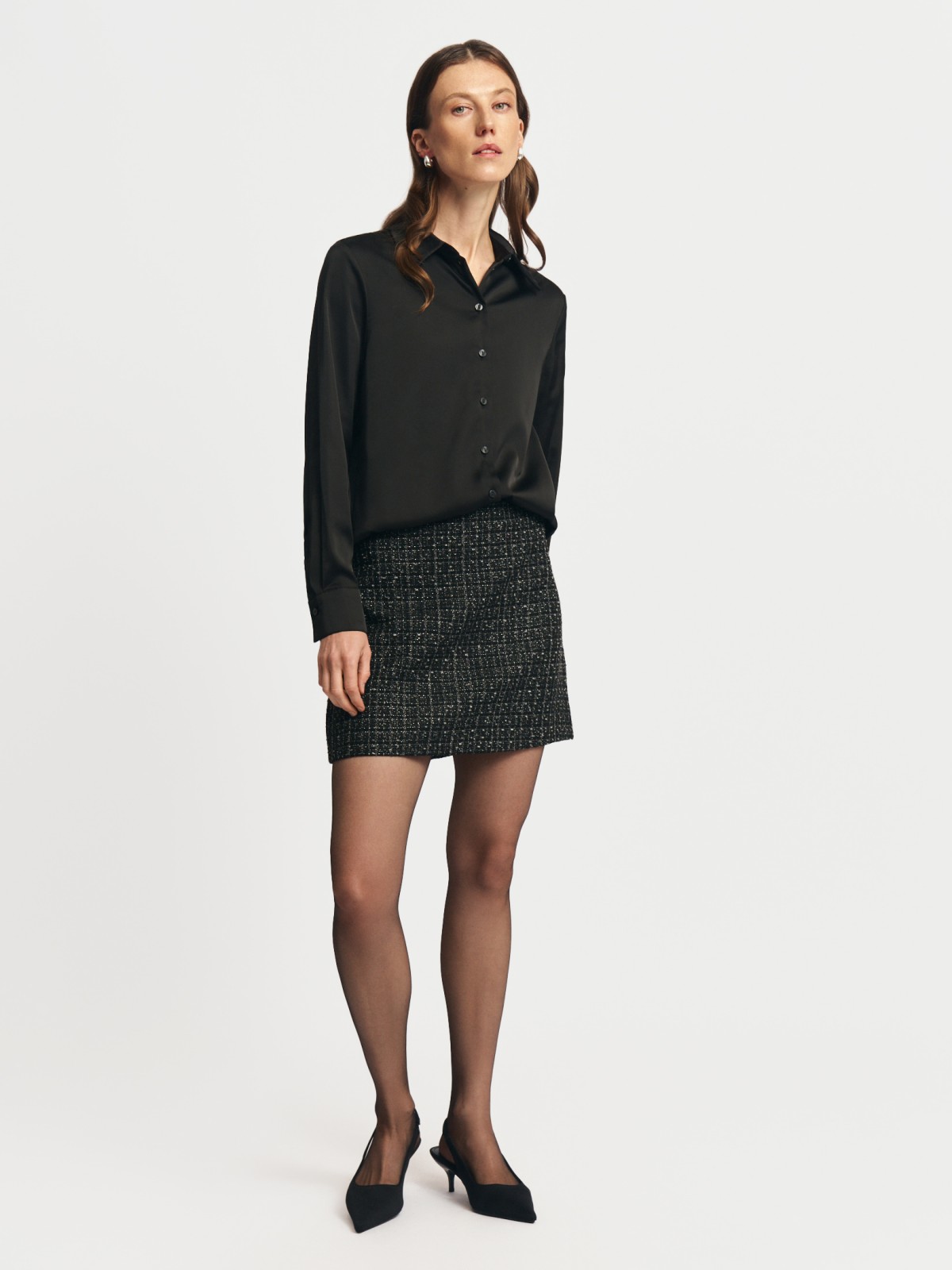 Атласная прямая рубашка с длинным рукавом