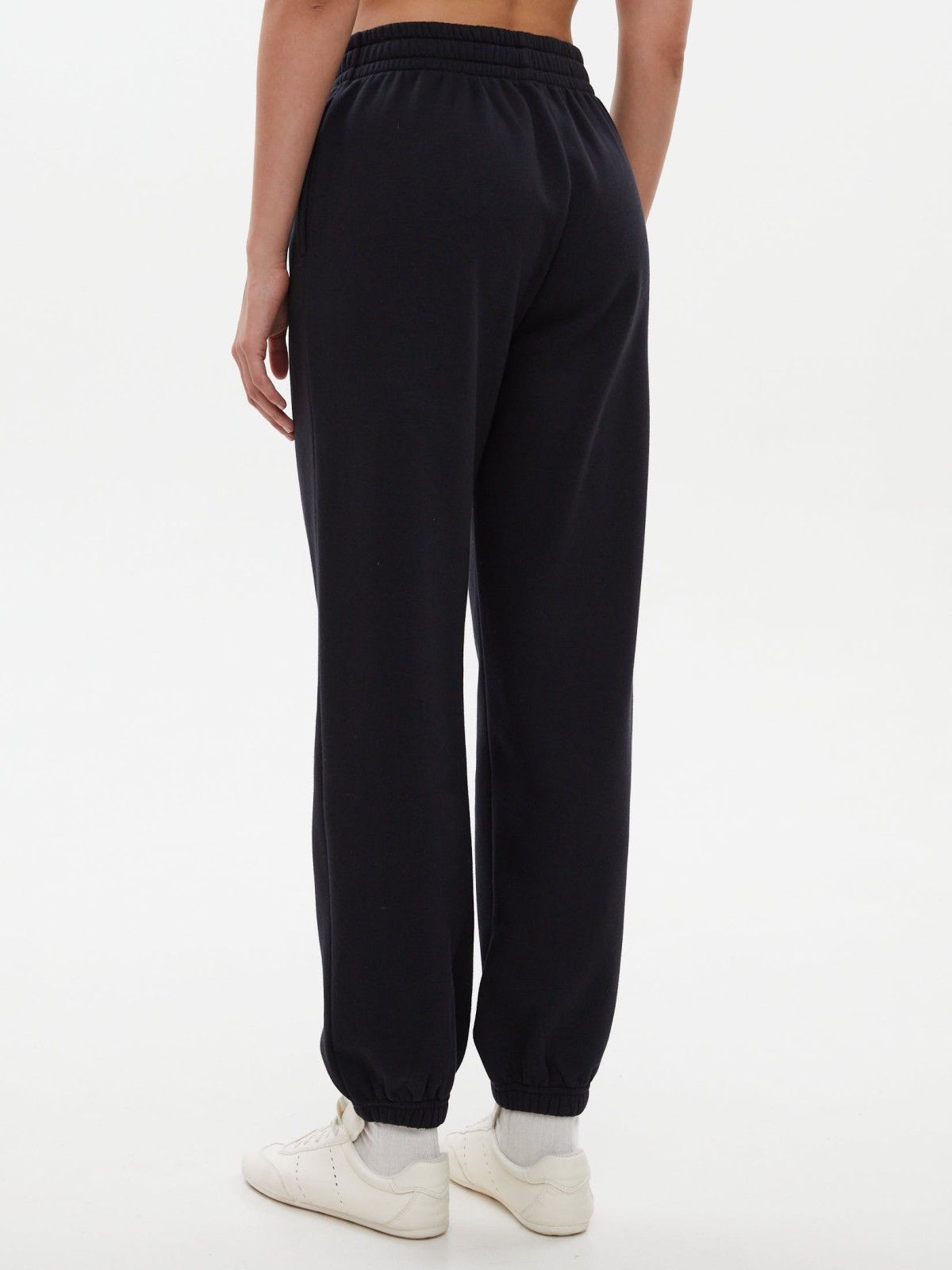 Утеплённые брюки-джоггеры на резинке