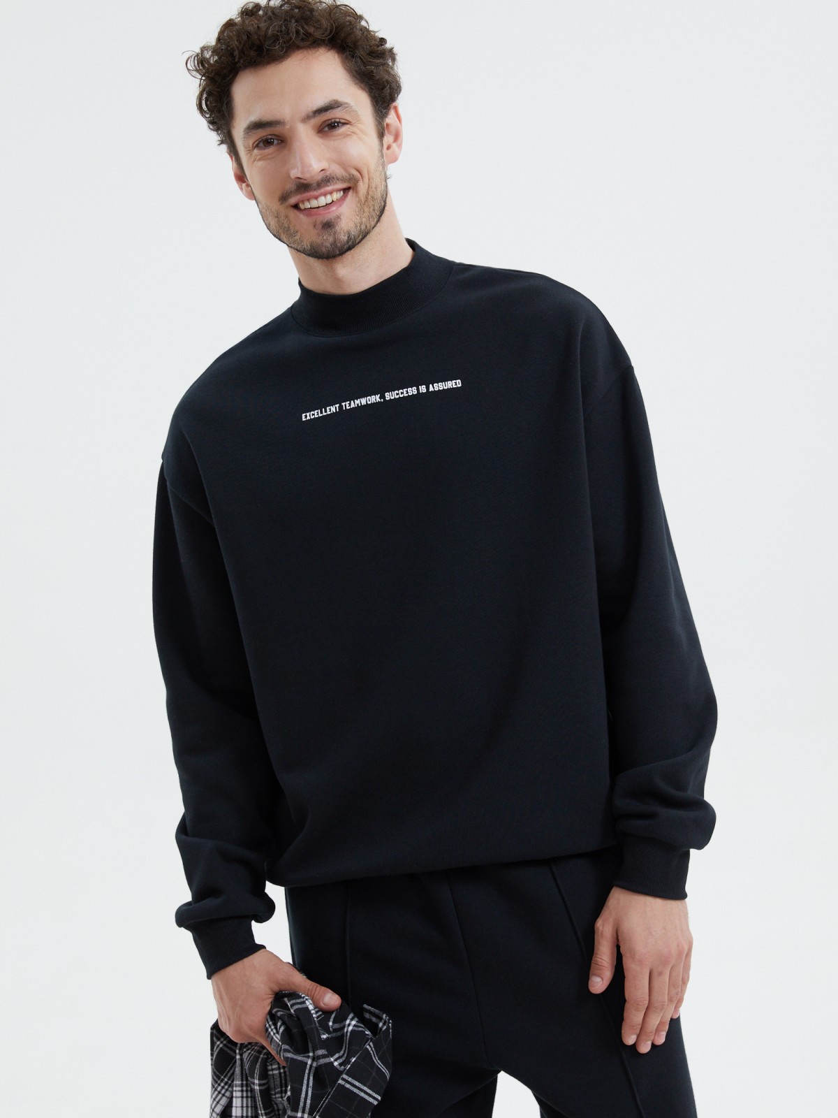 Трикотажный свитшот с принтом-надписью