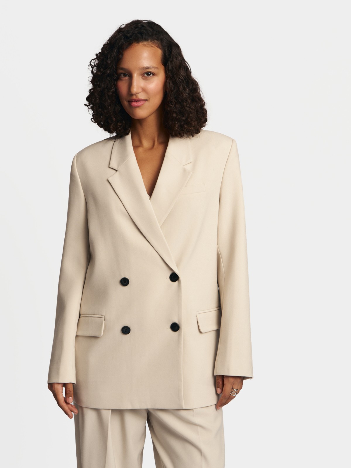 Двубортный жакет оверсайз силуэта