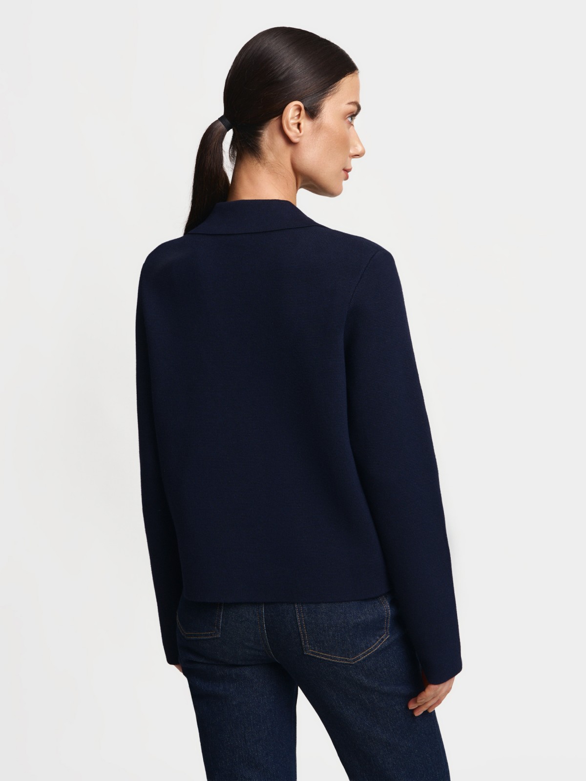 Короткий кардиган-жакет на пуговицах