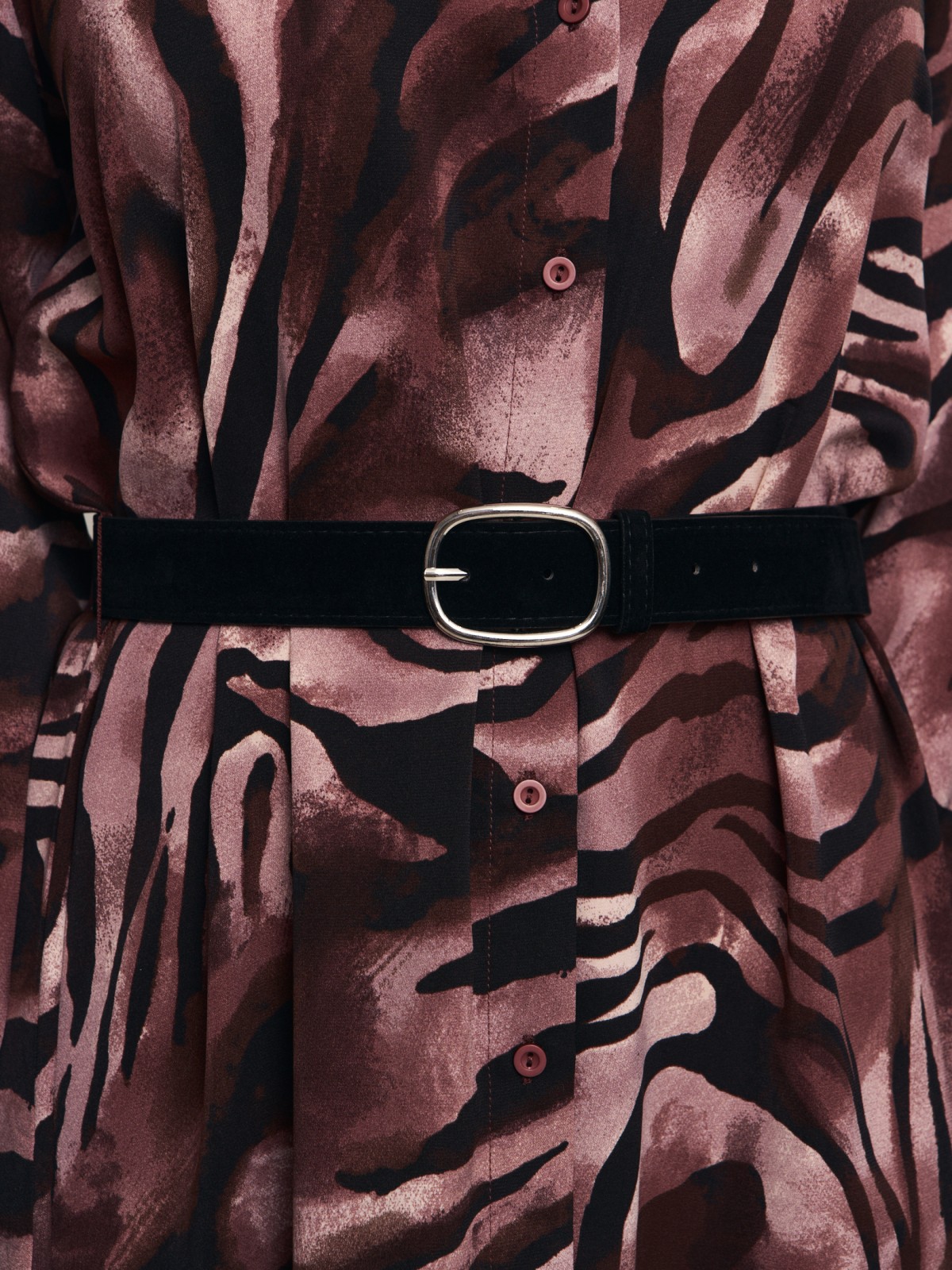 Платье-рубашка макси с принтом и ремнём