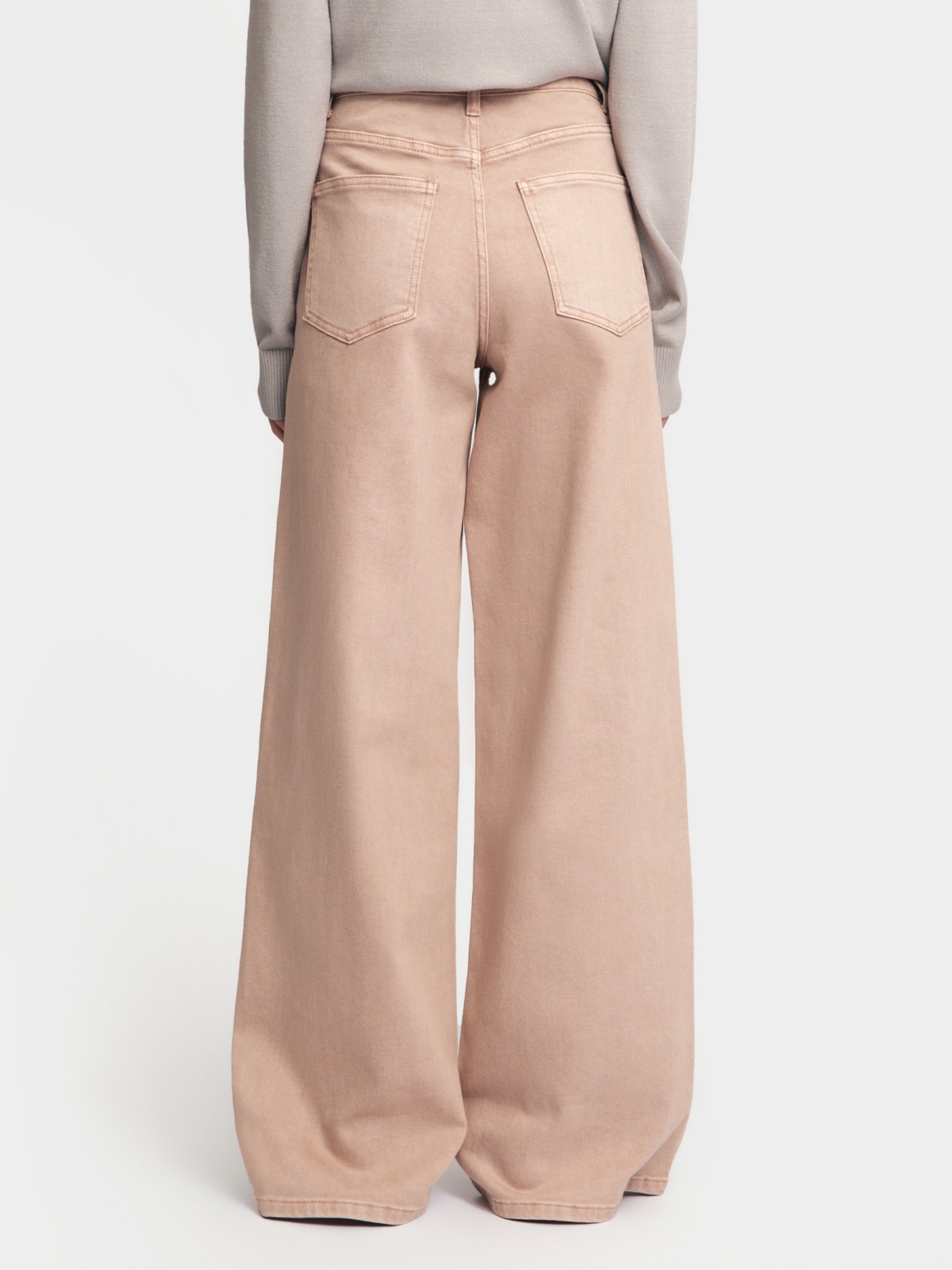 Джинсы силуэта Wide