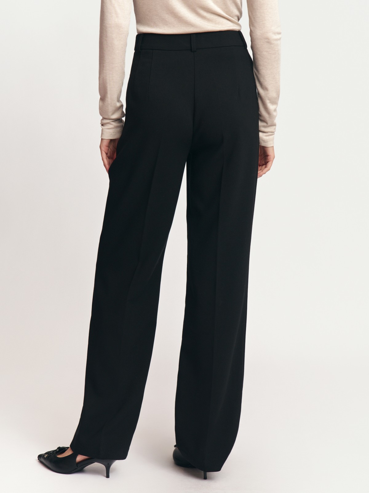 Брюки прямого силуэта со стрелками