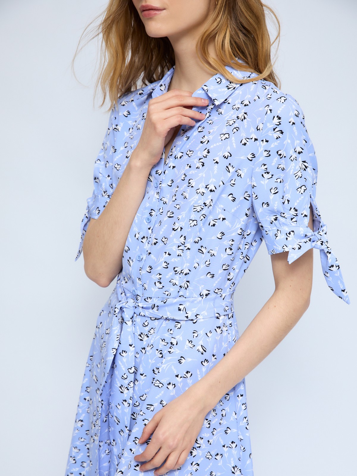 Платье-рубашка длины миди с поясом и принтом