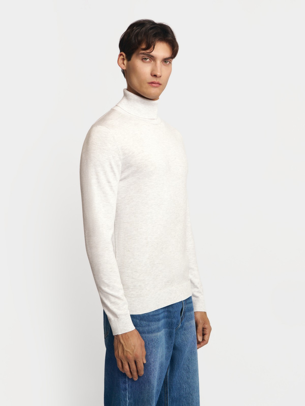 Тонкая трикотажная водолазка с воротником гольф