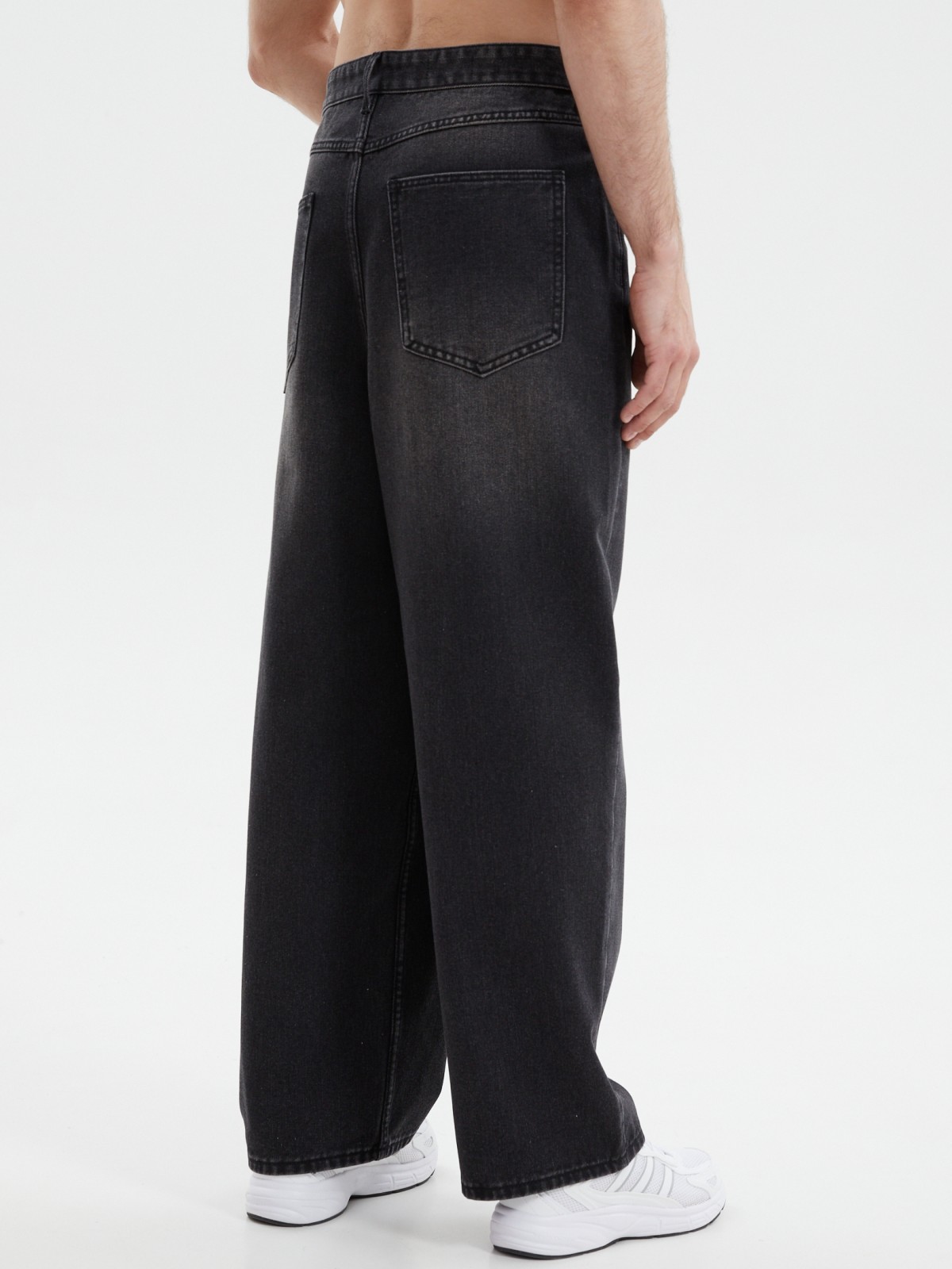 Джинсы фасона Wide