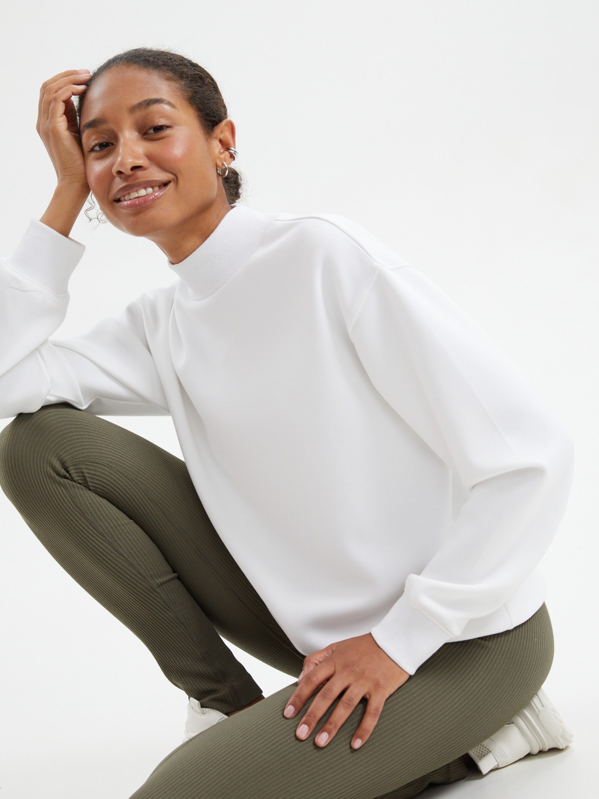 Свитшот с воротником-стойкой