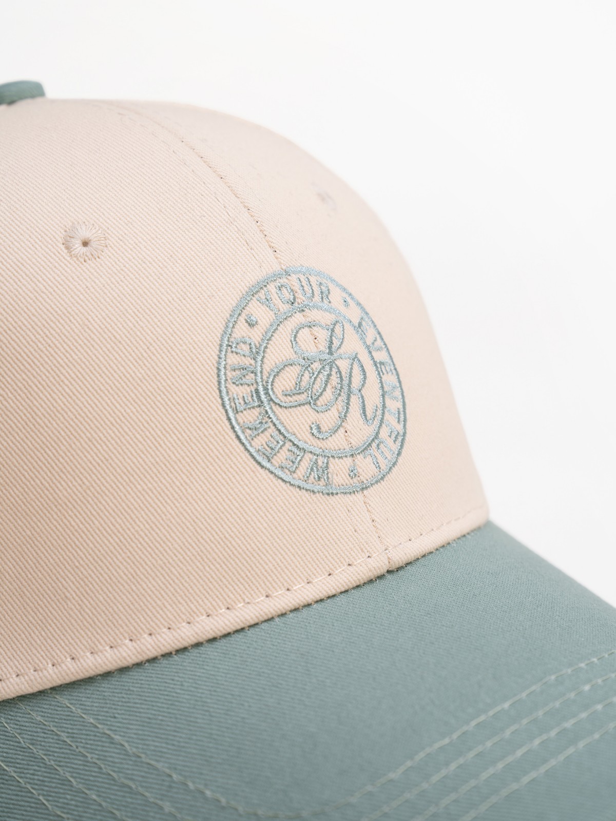 Бейсболка из хлопка с полукруглым козырьком