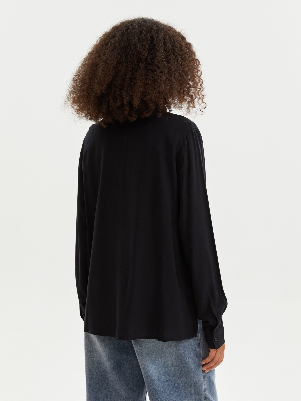 Офисная рубашка из вискозы с длинным рукавом