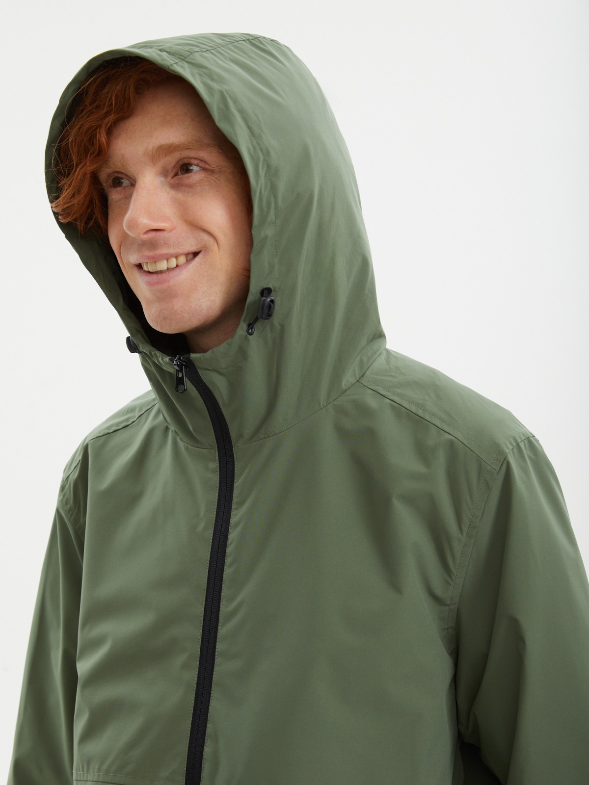 Куртка-ветровка с капюшоном