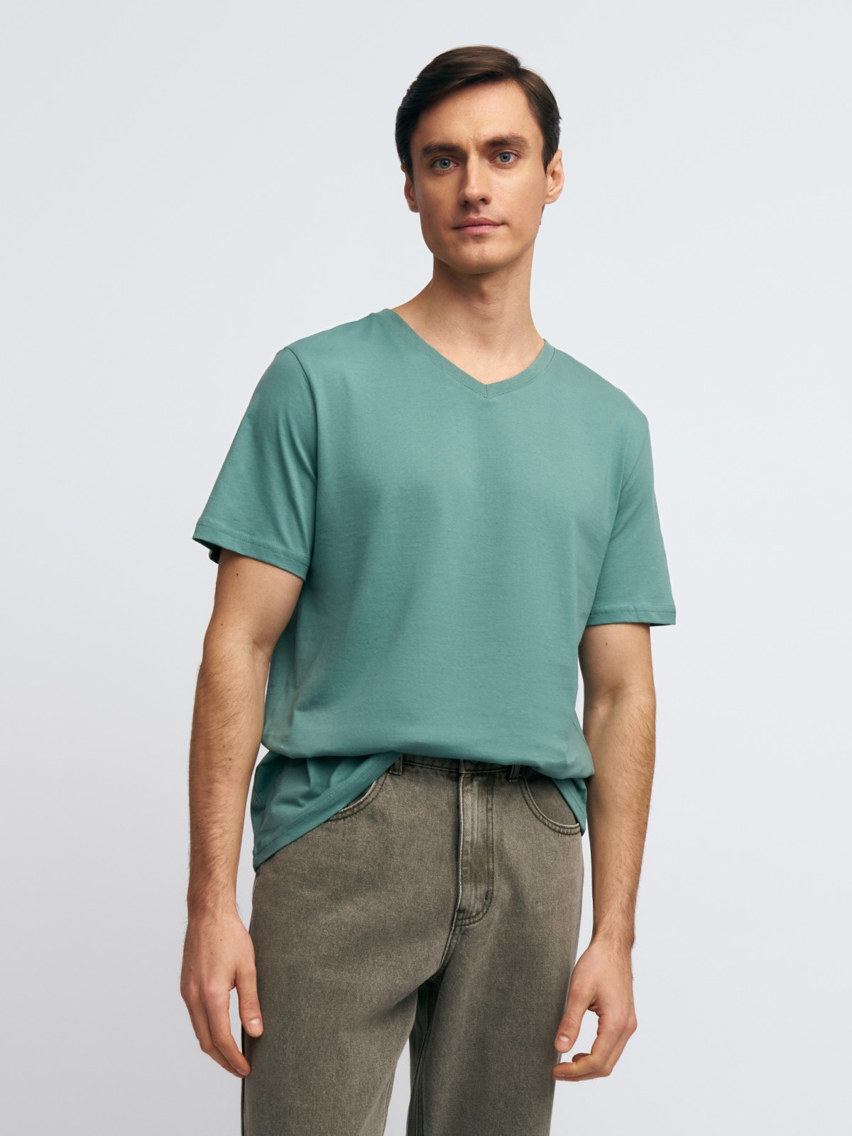 Футболка из хлопка с треугольным вырезом