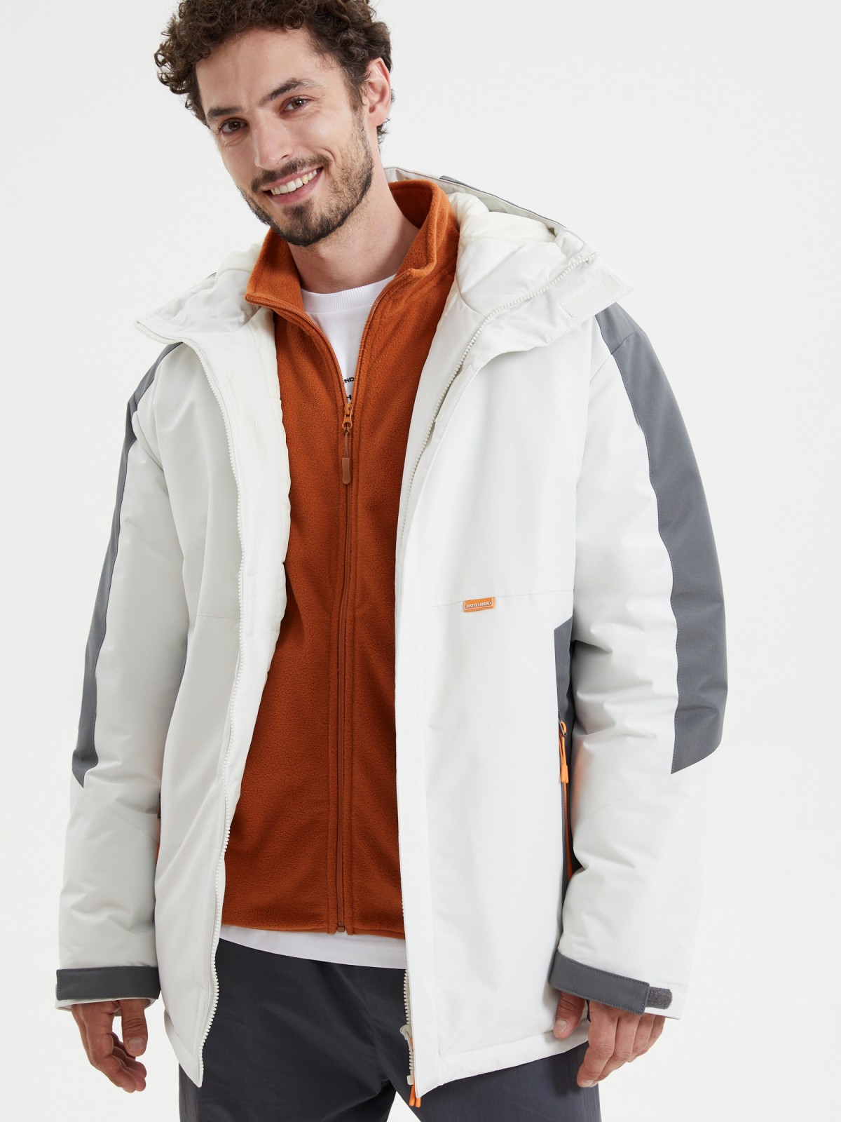 Тёплая куртка на молнии с капюшоном