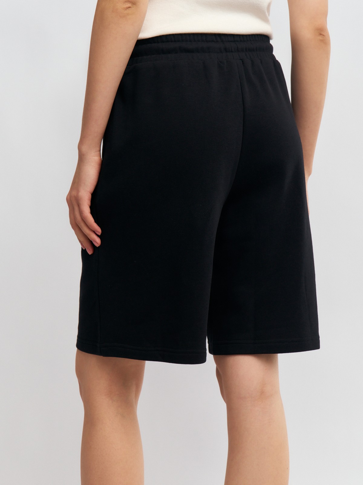 Трикотажные шорты с карманами на резинке